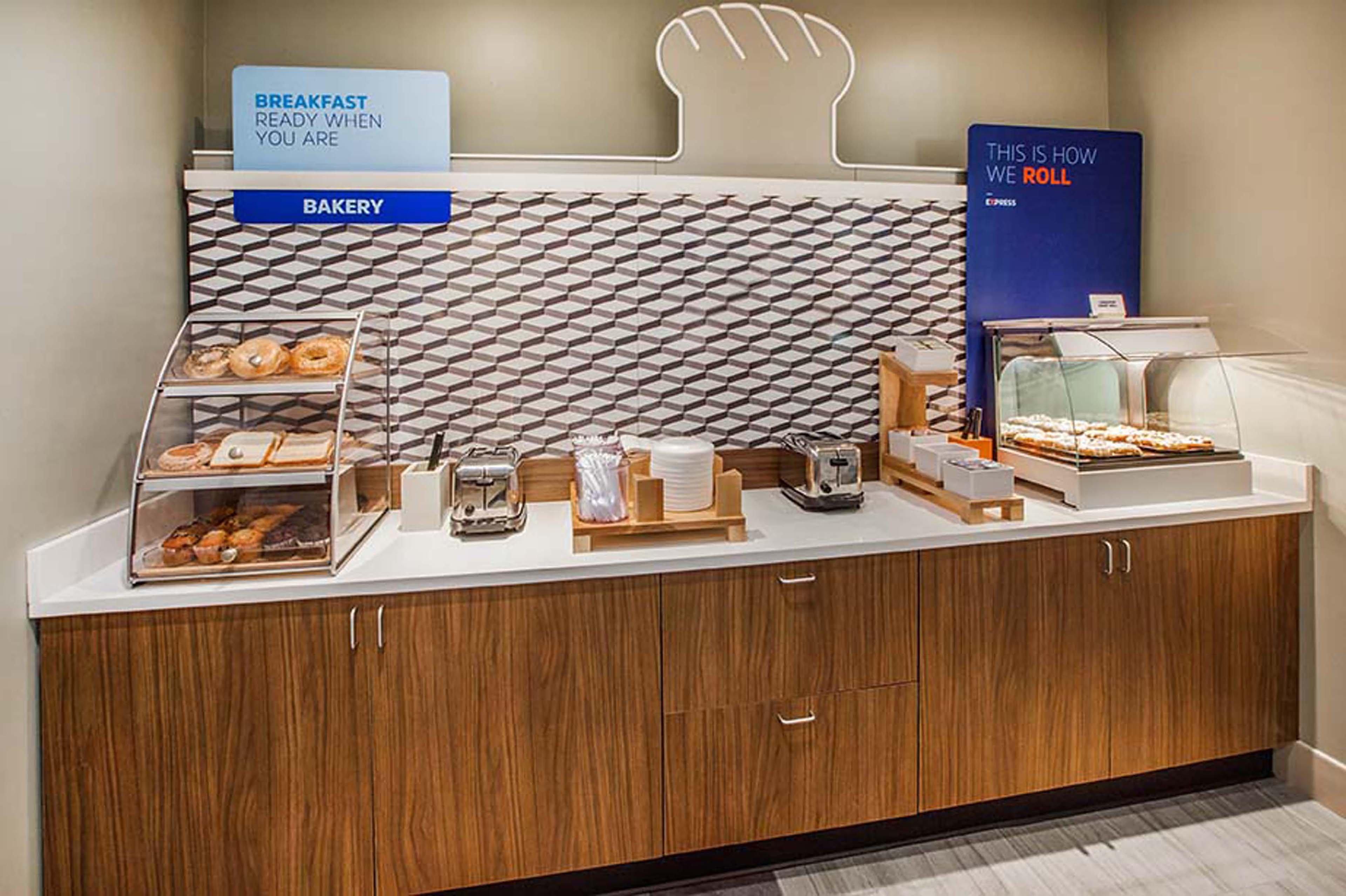 Holiday Inn Express Mccomb By Ihg Extérieur photo
