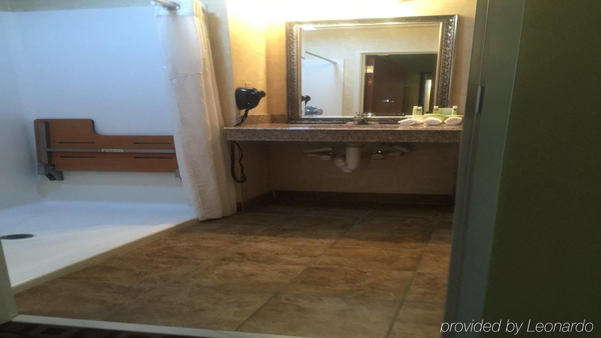 Holiday Inn Express Mccomb By Ihg Extérieur photo